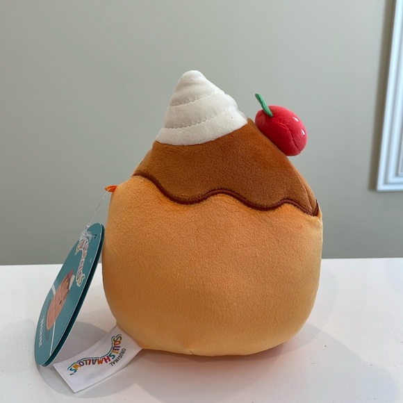 NWT 5” Weaver the Strawberry Topped Waffle 🧇 🍓 Squishmallow - Picture 3 of 5